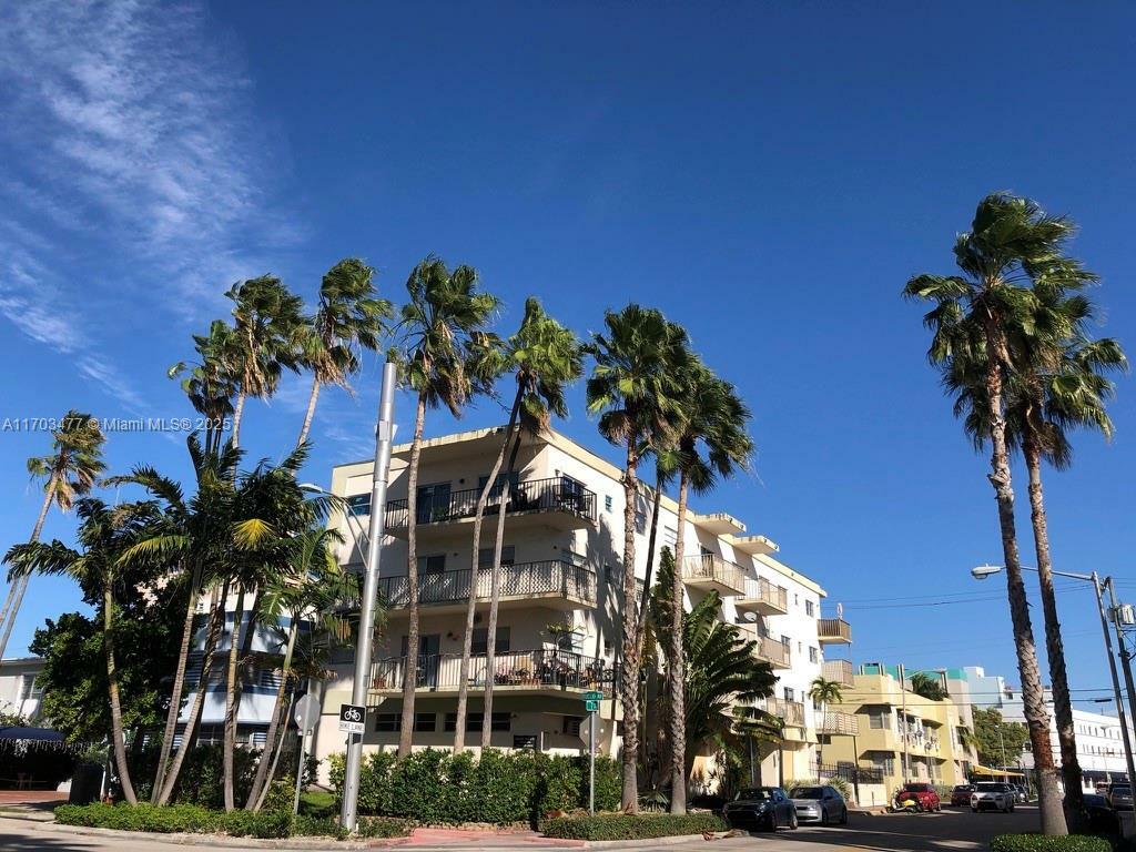 Property Photo: 701 Euclid Ave 203 FL 33139