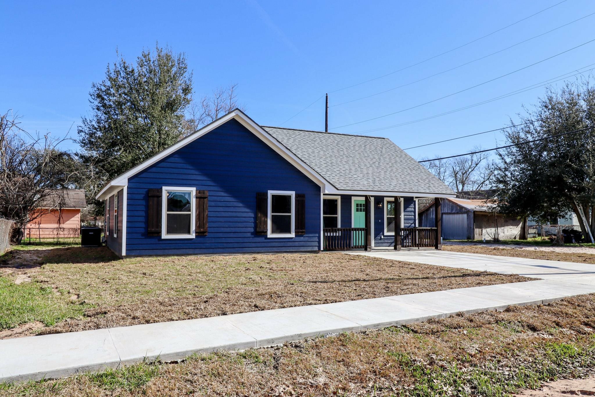 Property Photo:  530 Liberty Avenue  TX 77640 