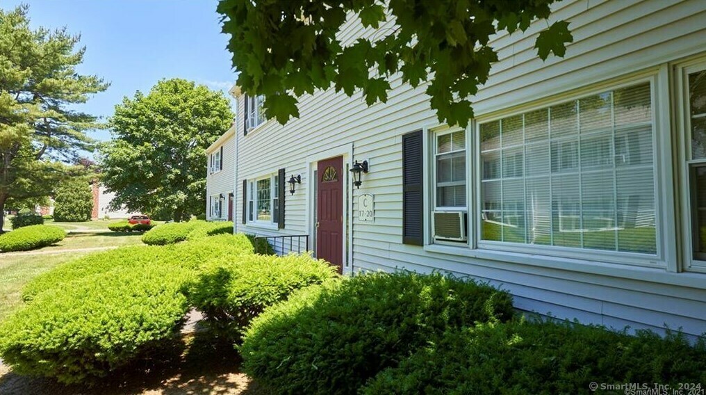 Property Photo:  174 Old Boston Post Road C-18  CT 06475 