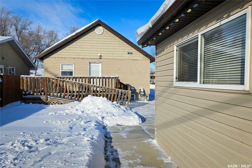 Property Photo:  204 1st Avenue E  SK S0L 2V0 