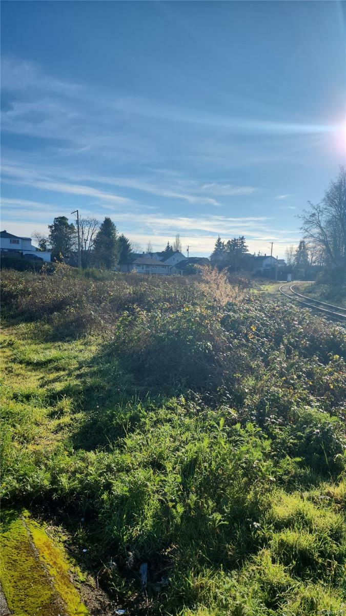 Property Photo:  555 Milton St  BC V9R 2K9 