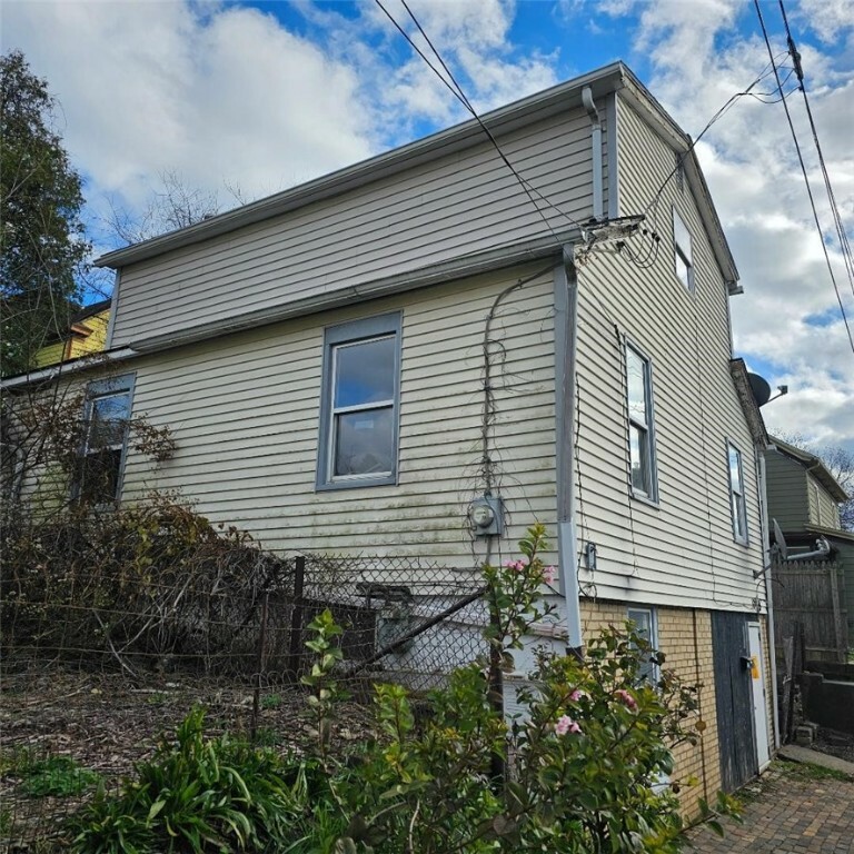 Property Photo:  1055 5th Avenue  PA 15042 