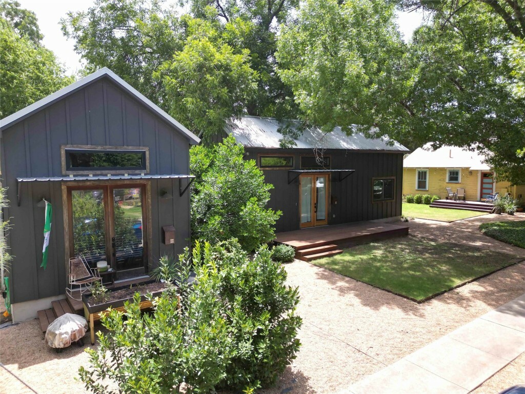 Property Photo:  1400 Haskell Street  TX 78702 