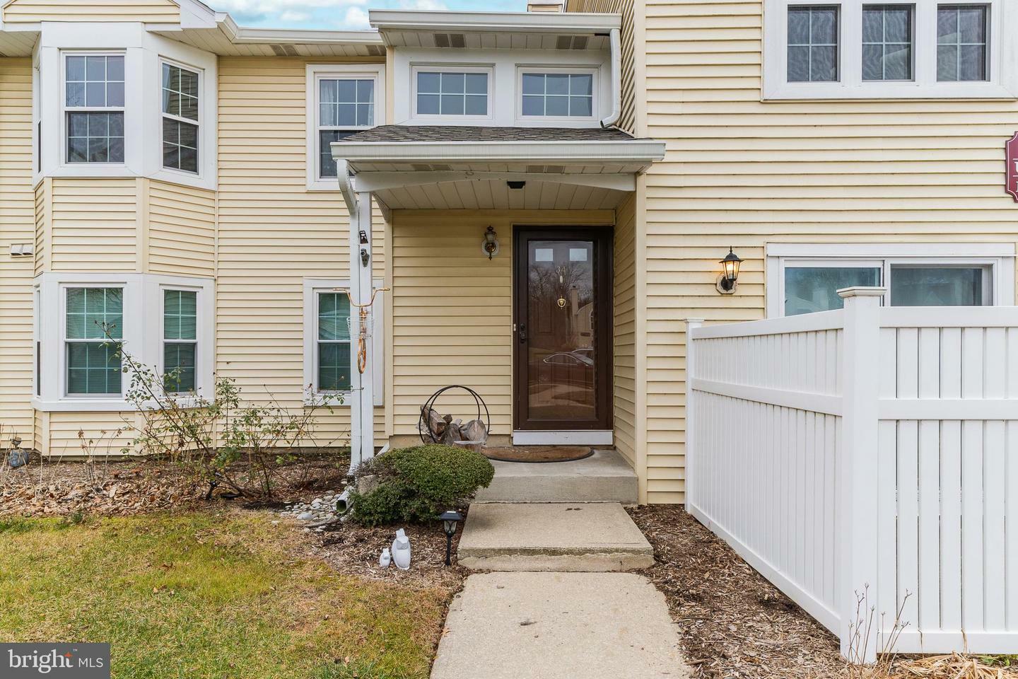 Property Photo:  34 Dennis Court  NJ 08520 