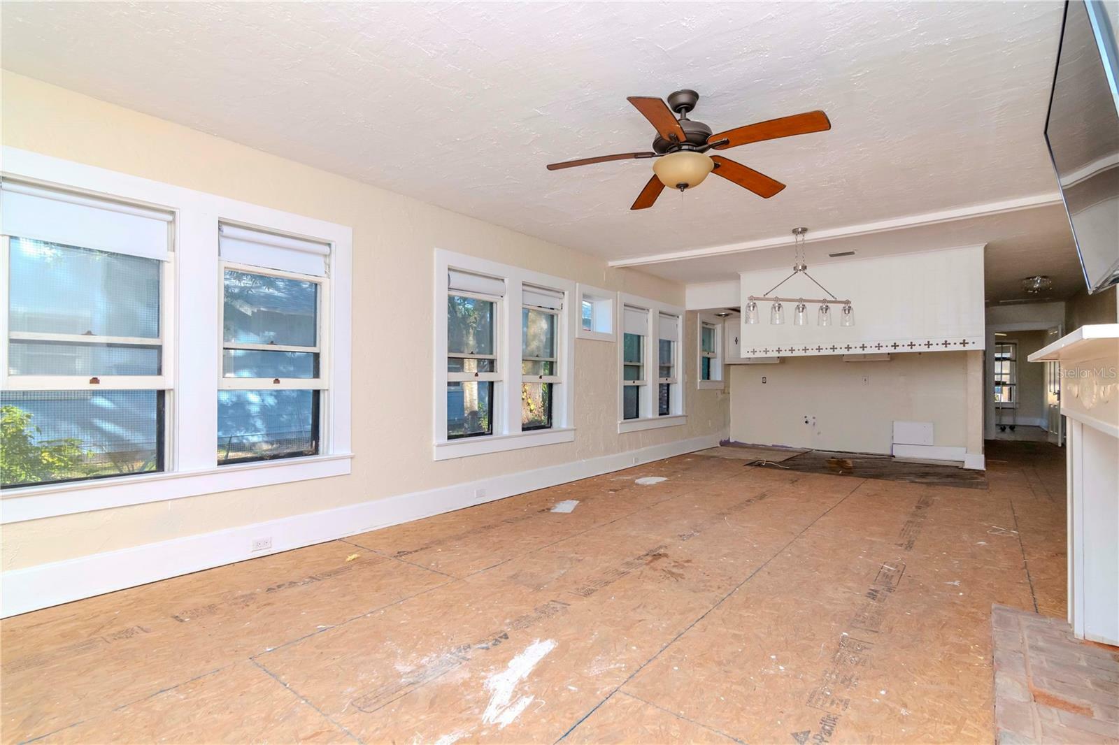 Property Photo: 223 Bath Street FL 34689