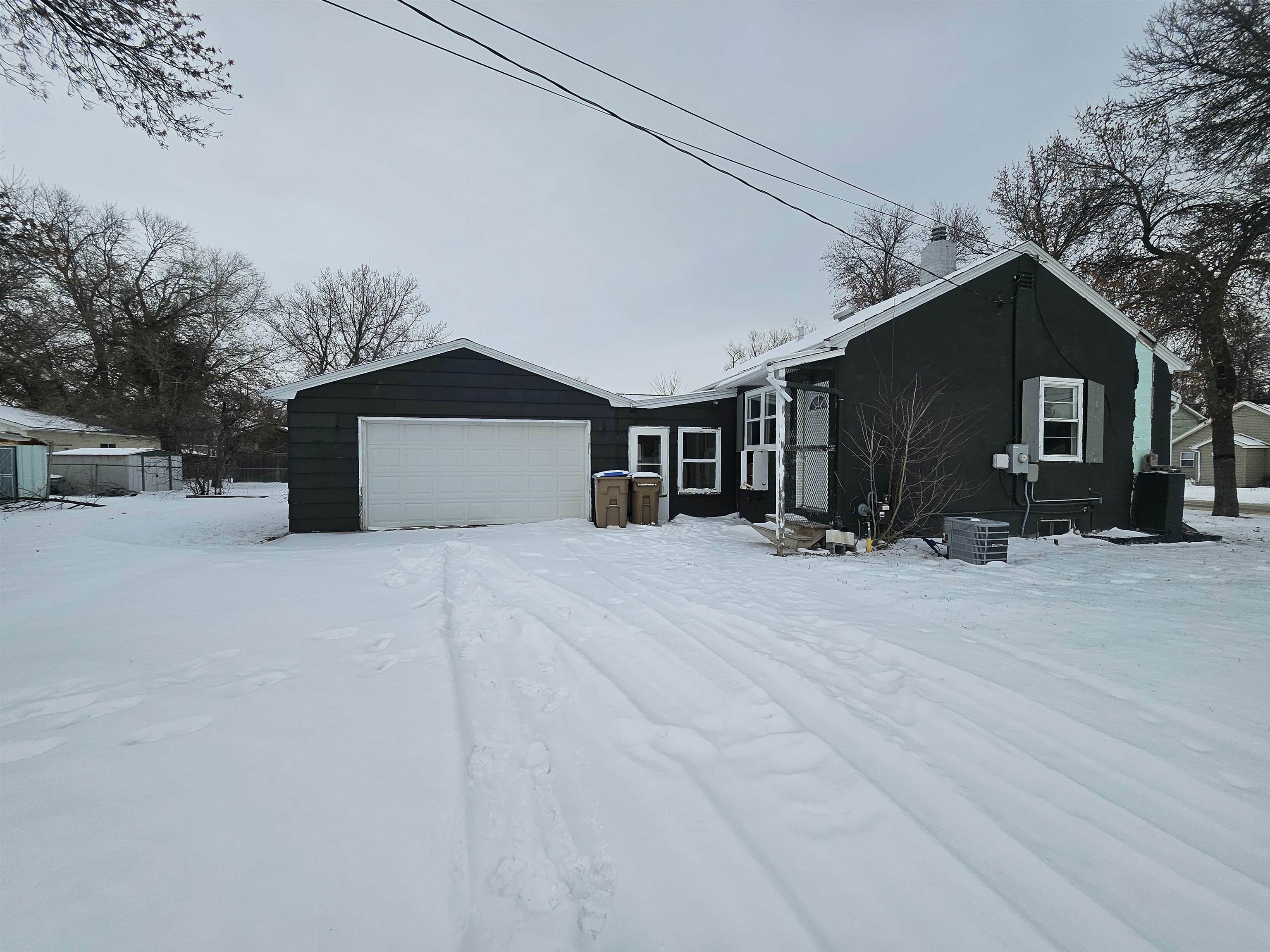 Property Photo:  1216 5th Ave NW  ND 58703 