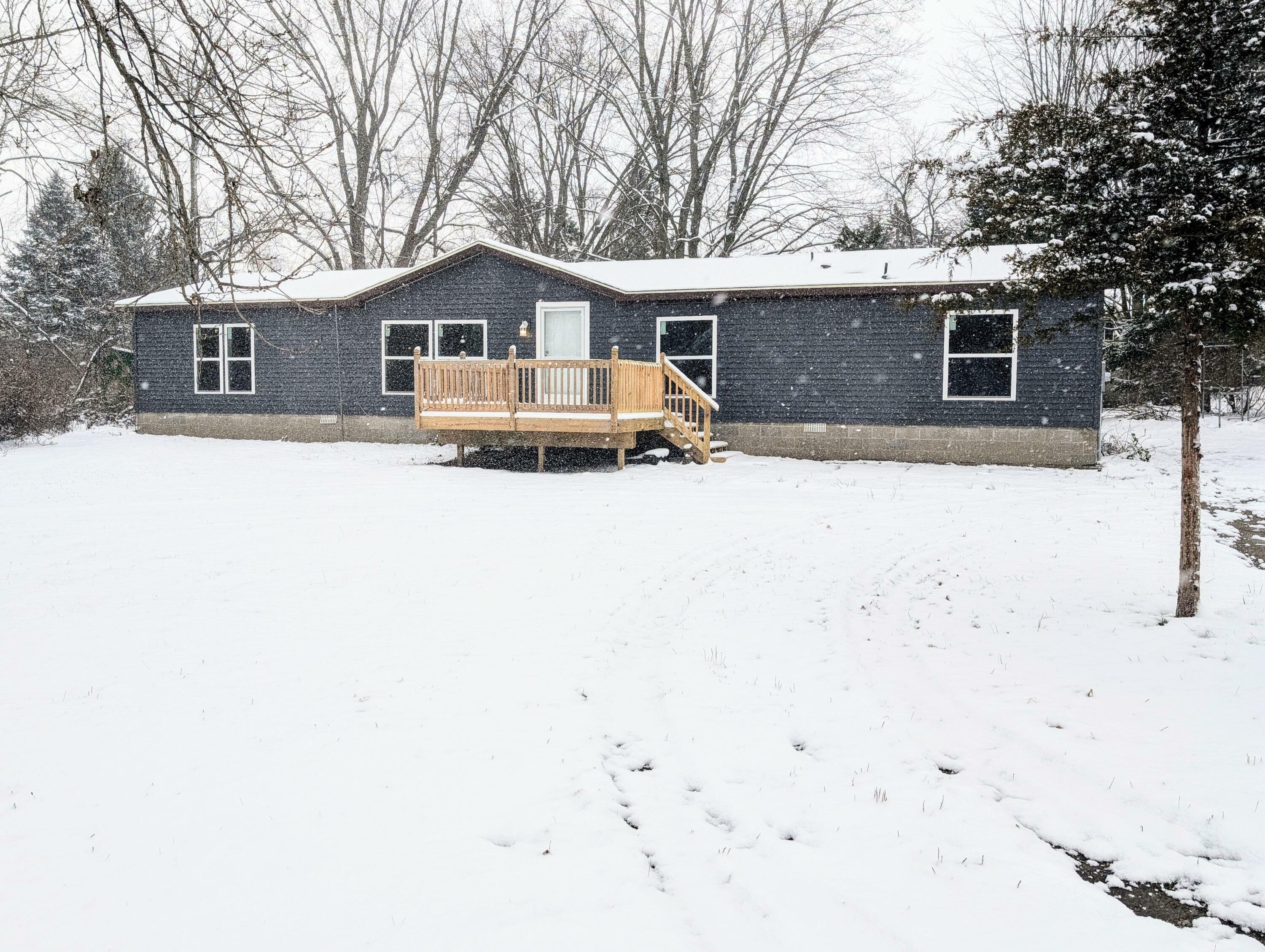 Property Photo:  220 E Cherry Street NE  MI 49319 