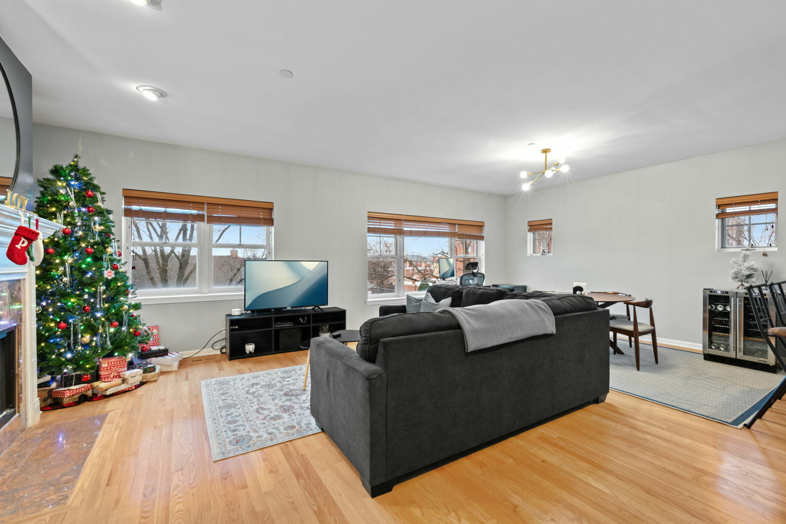 Property Photo:  344 Graceland Avenue 2S  IL 60016 