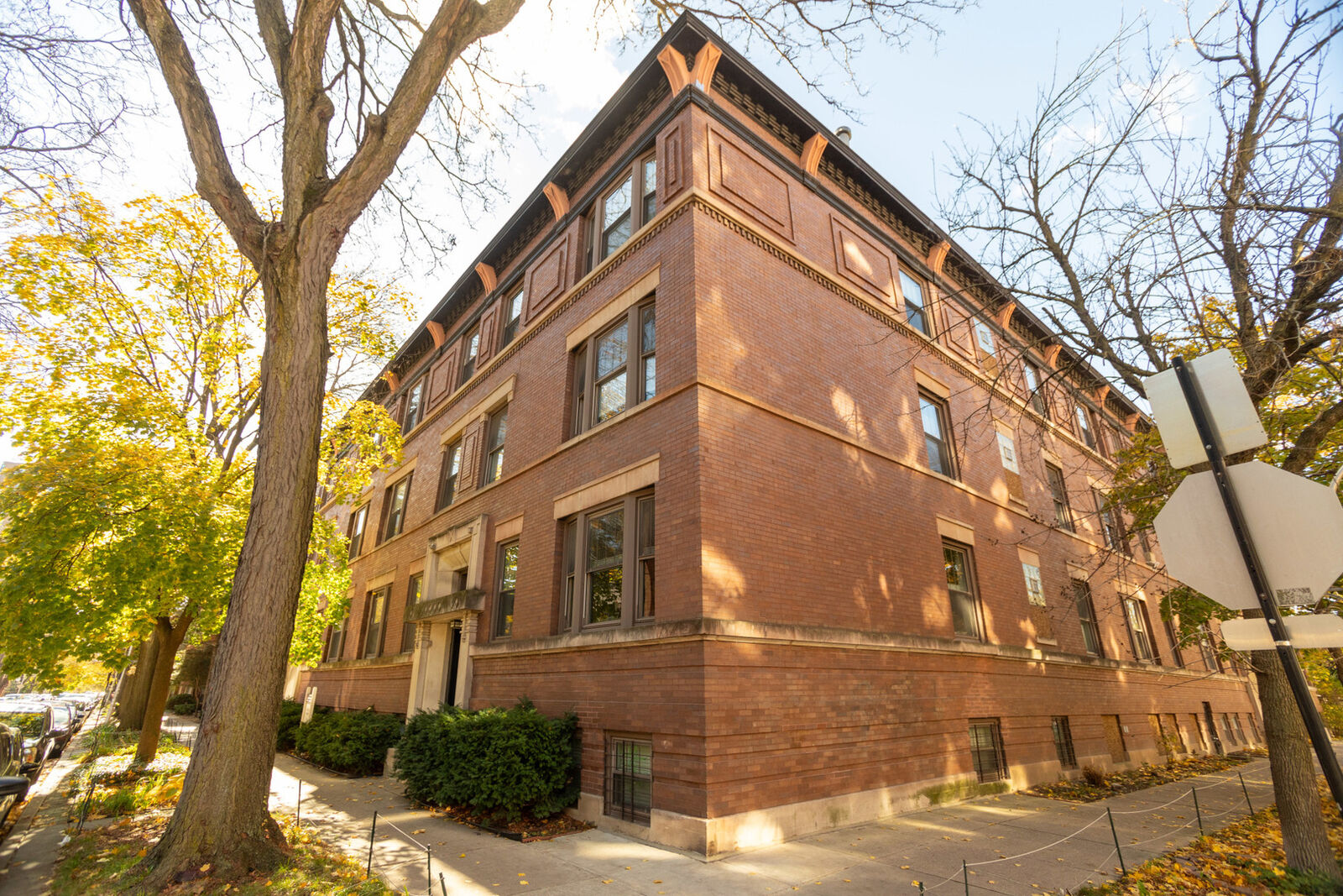 Property Photo: 5354 N Kenmore Avenue 1 IL 60640