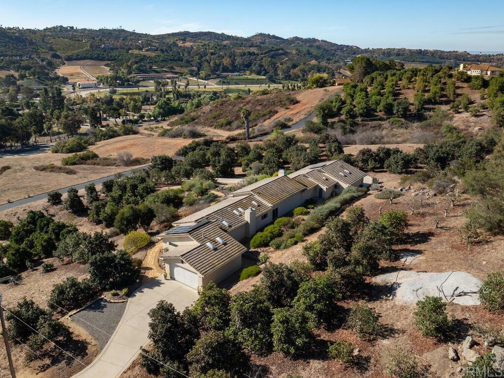 Property Photo: 31340 Cottontail Ln CA 92003