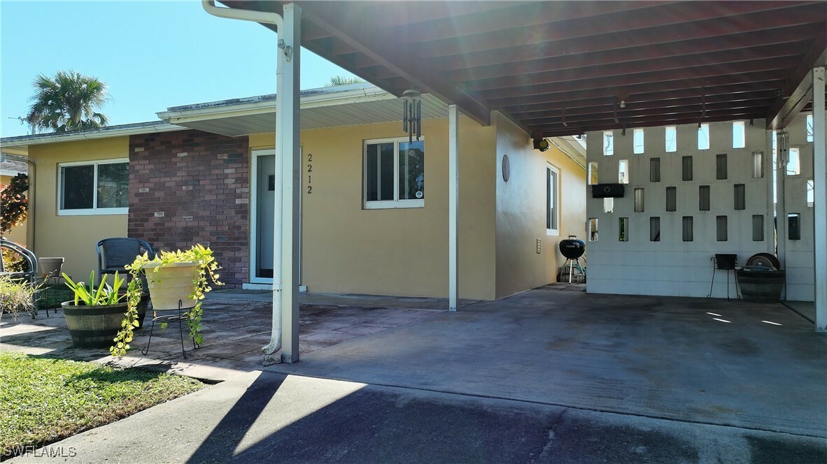 Property Photo:  2212 E 6th Street  FL 33936 