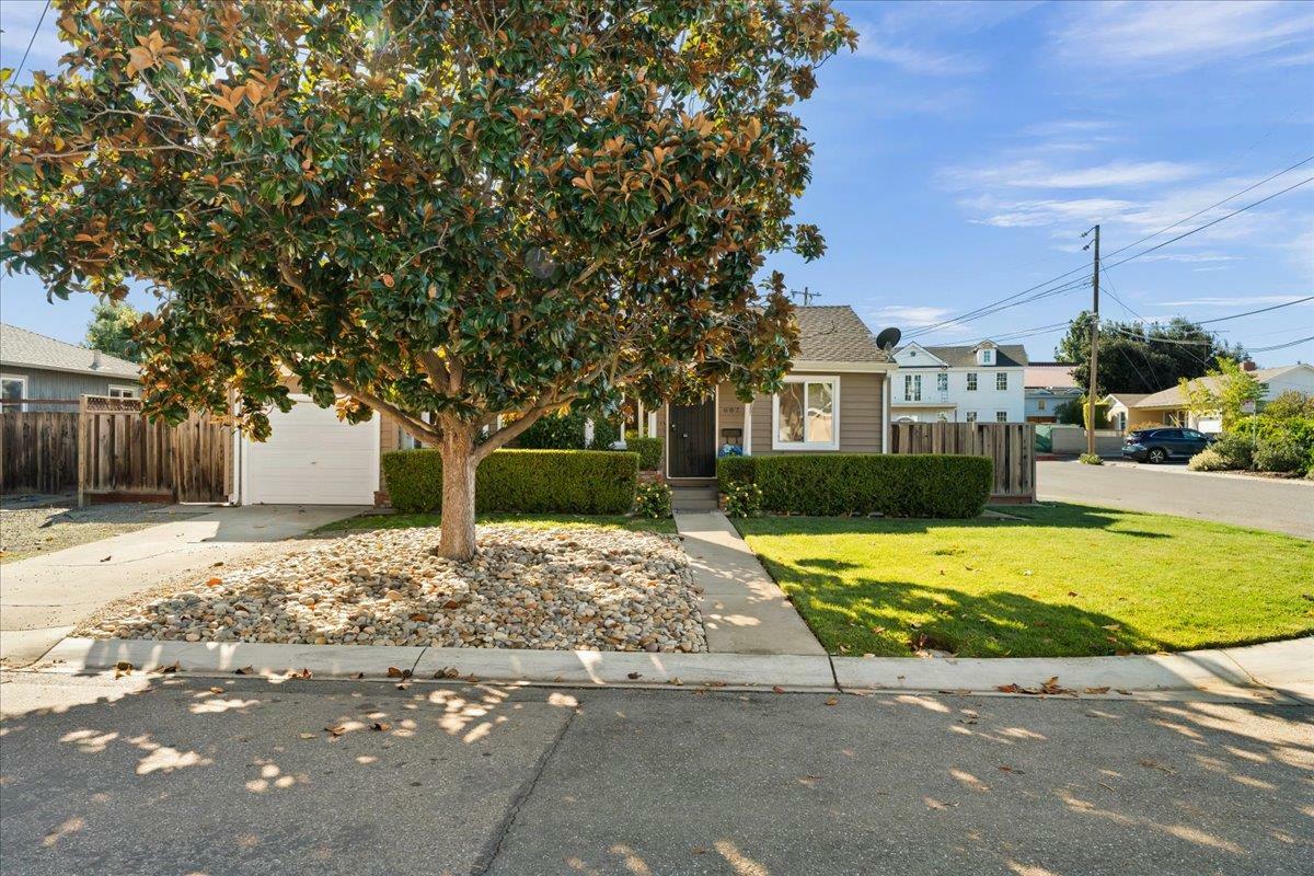 Property Photo:  687 Sonia Way  CA 94040 