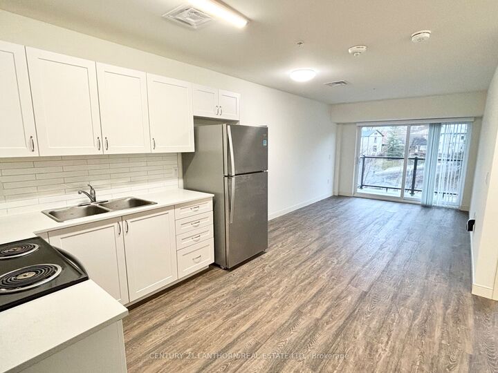 Photo de la propriété: 135 Station St S 509 ON K8N 2S9