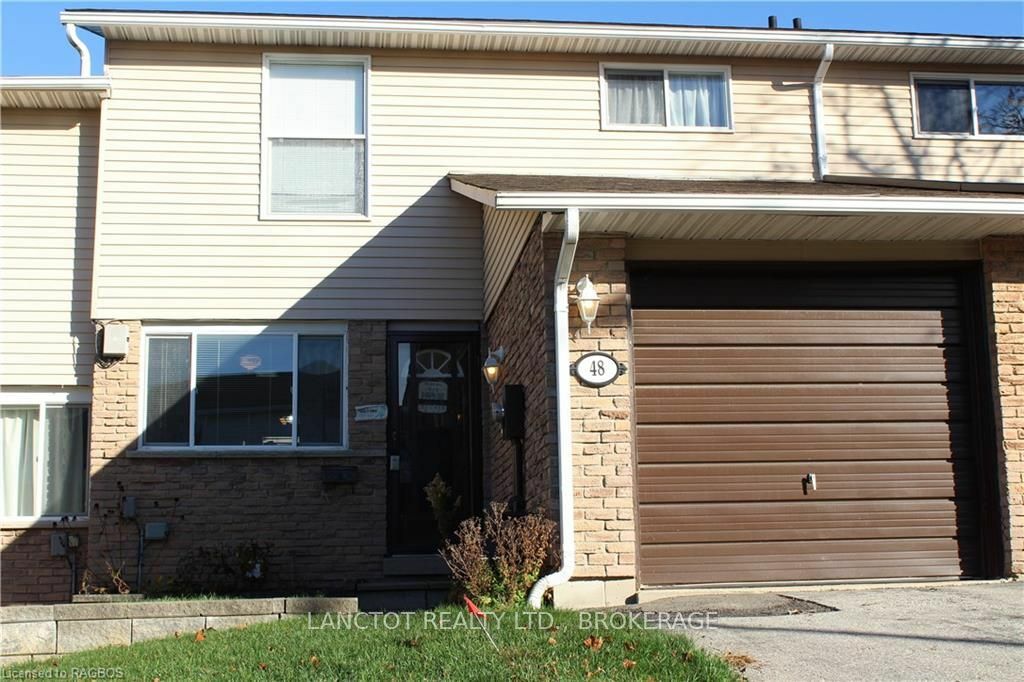 Property Photo:  48 Lamson Cres 48  ON N4K 6C1 