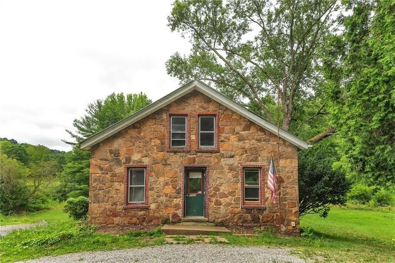 Property Photo:  2505 Parkwood  PA 15774 