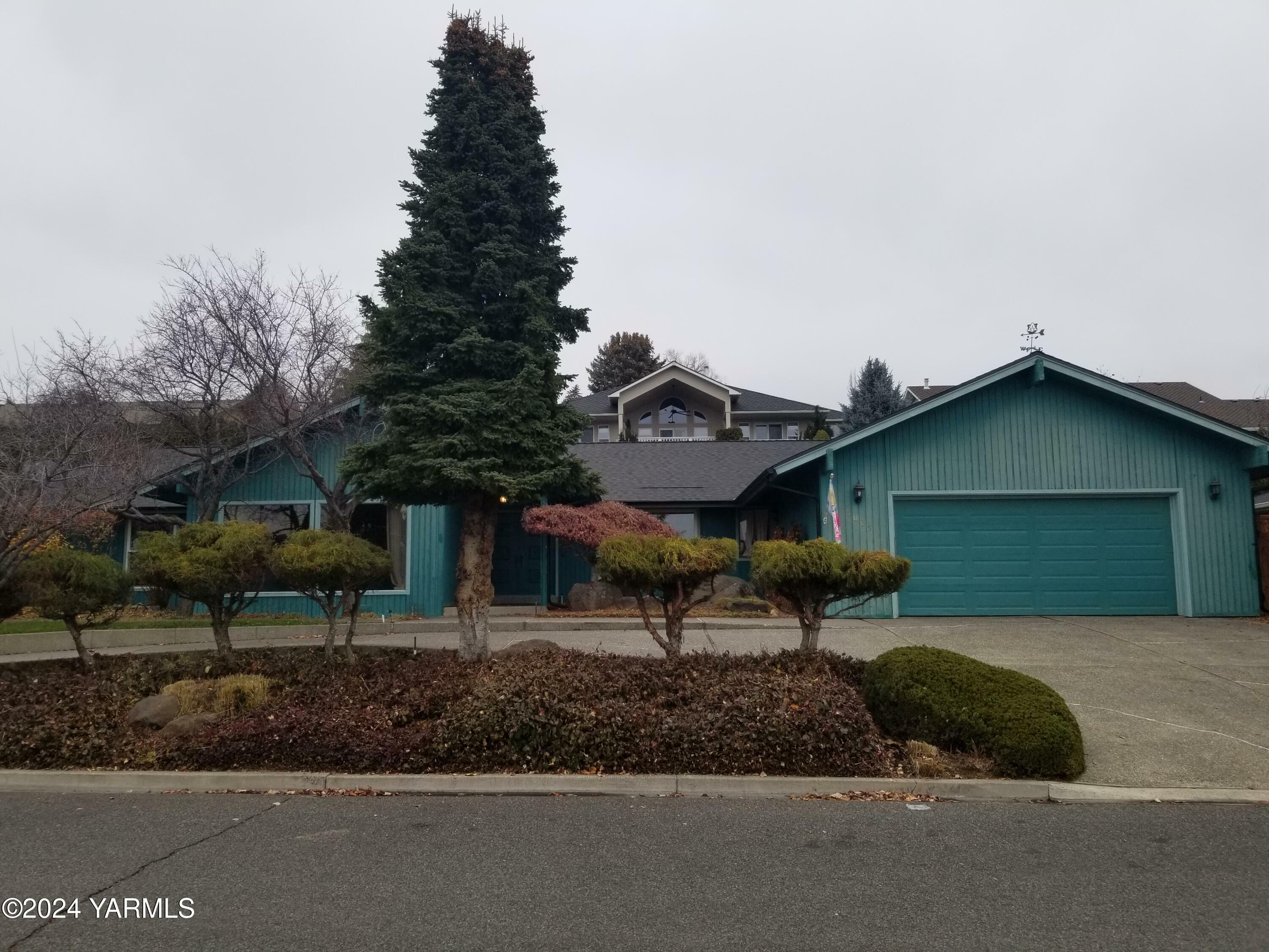 Property Photo:  6005 Douglas Dr  WA 98908 