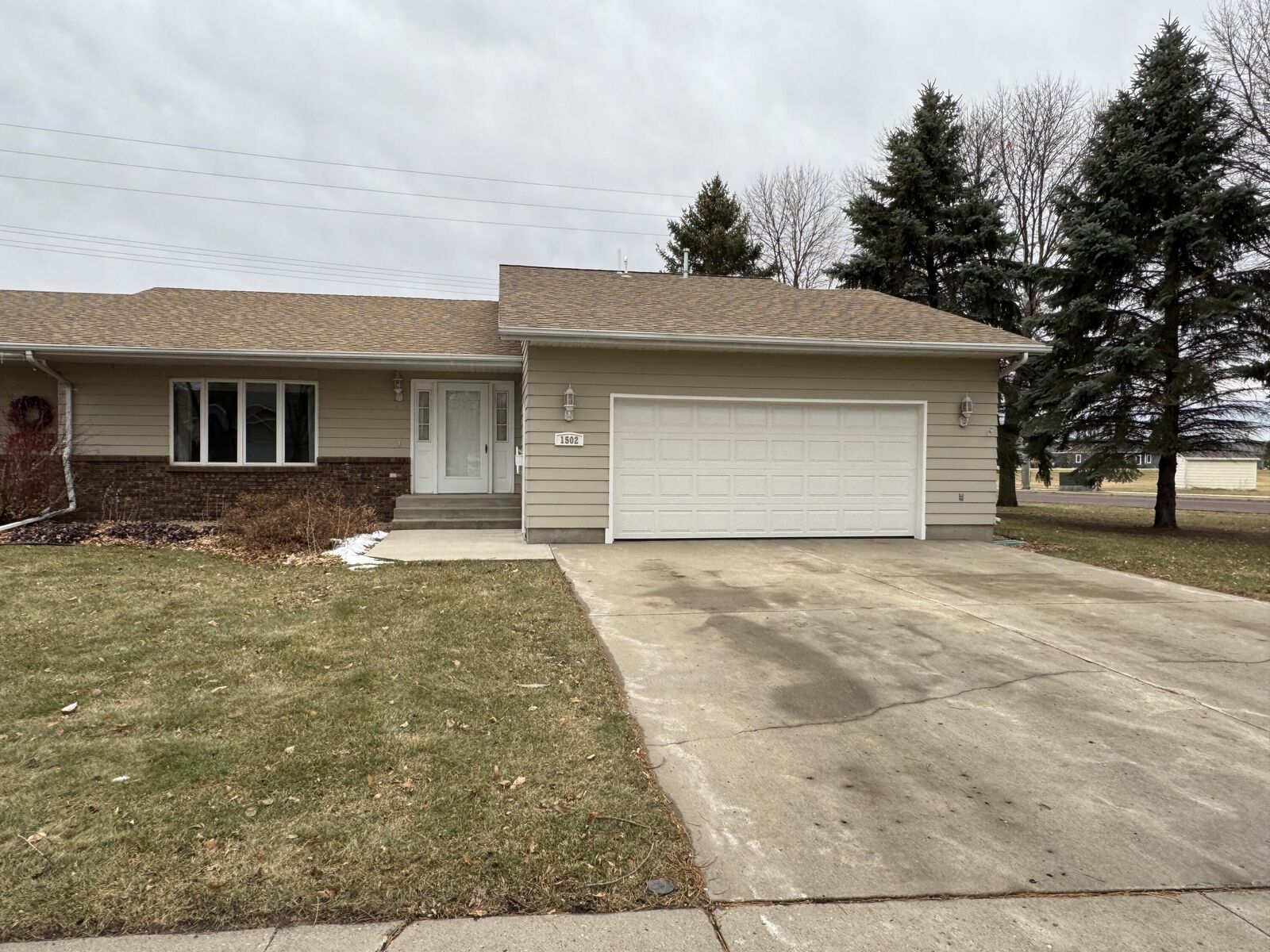Property Photo: 1502 Northview Ln SD 57401