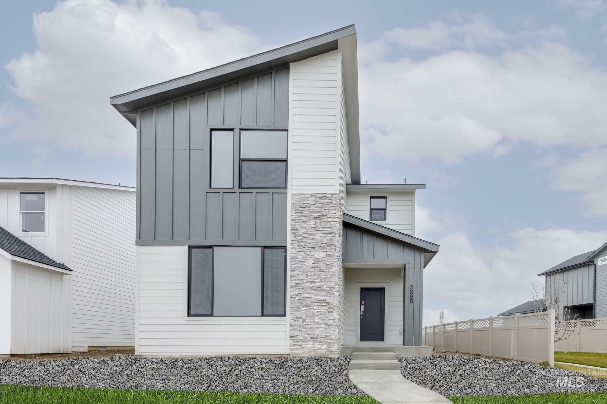 Property Photo:  2888 N Eagle Meadow Ave  ID 83634 