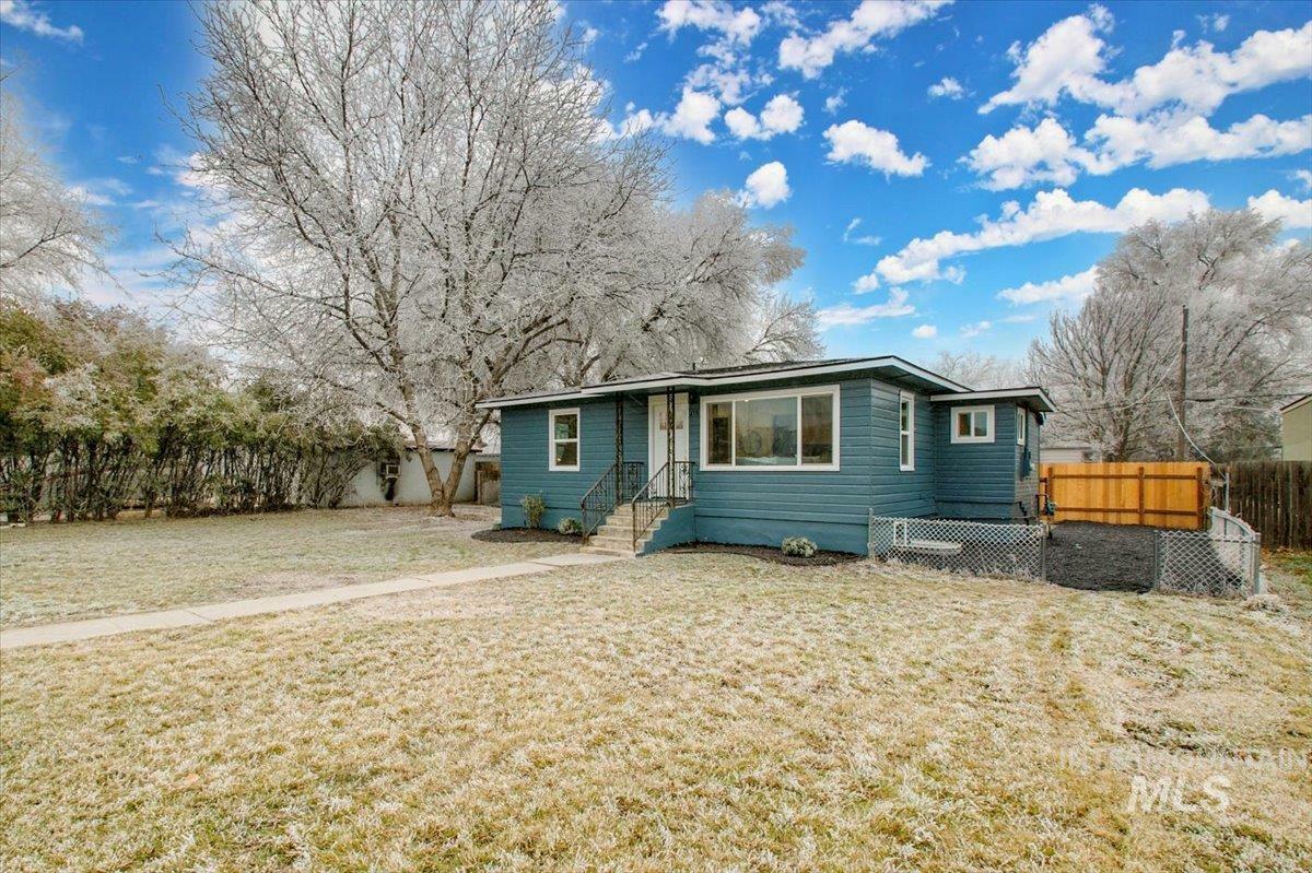 Property Photo:  215 W Elm St  ID 83605 