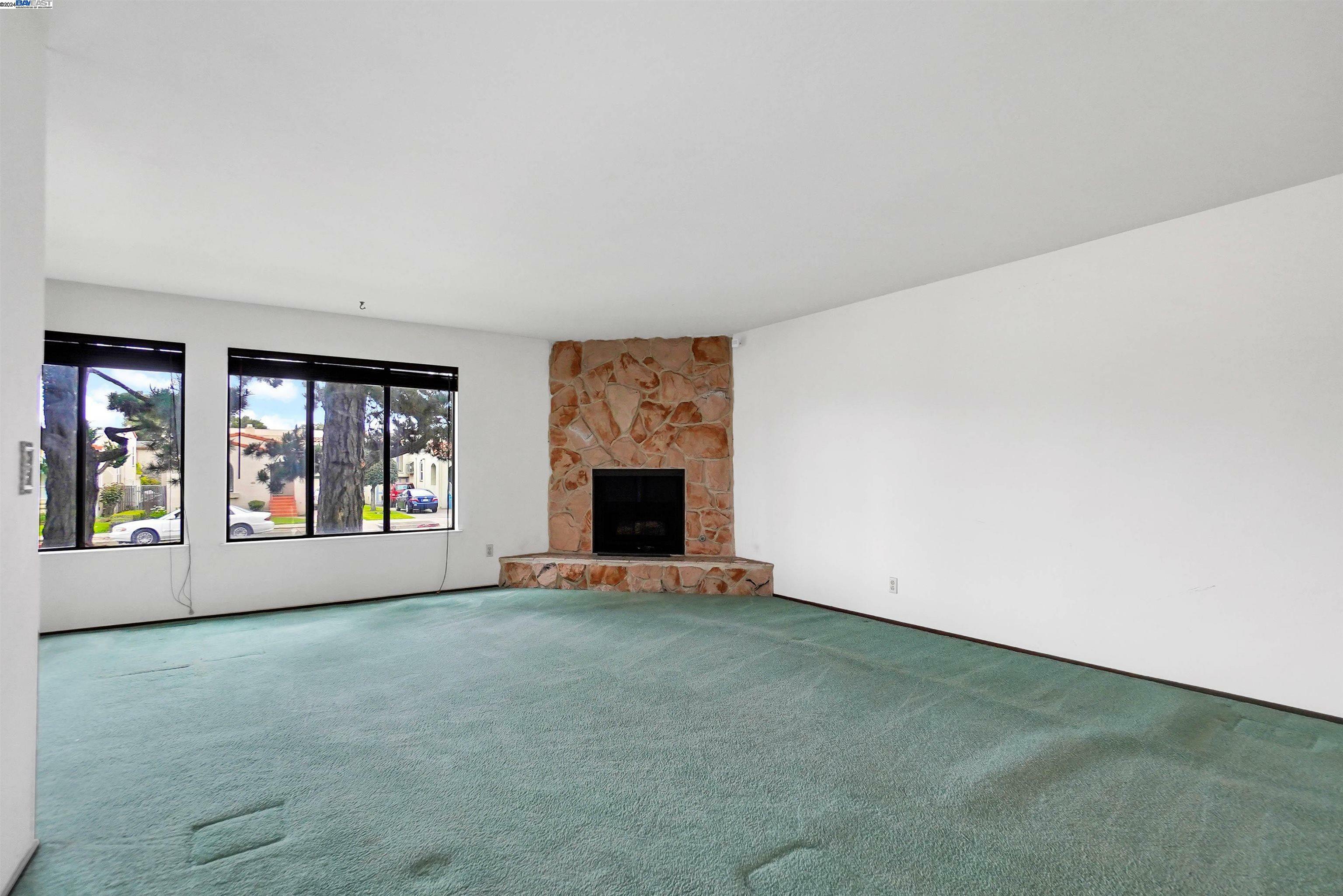 Property Photo:  1550 Bancroft Ave 412  CA 94577 