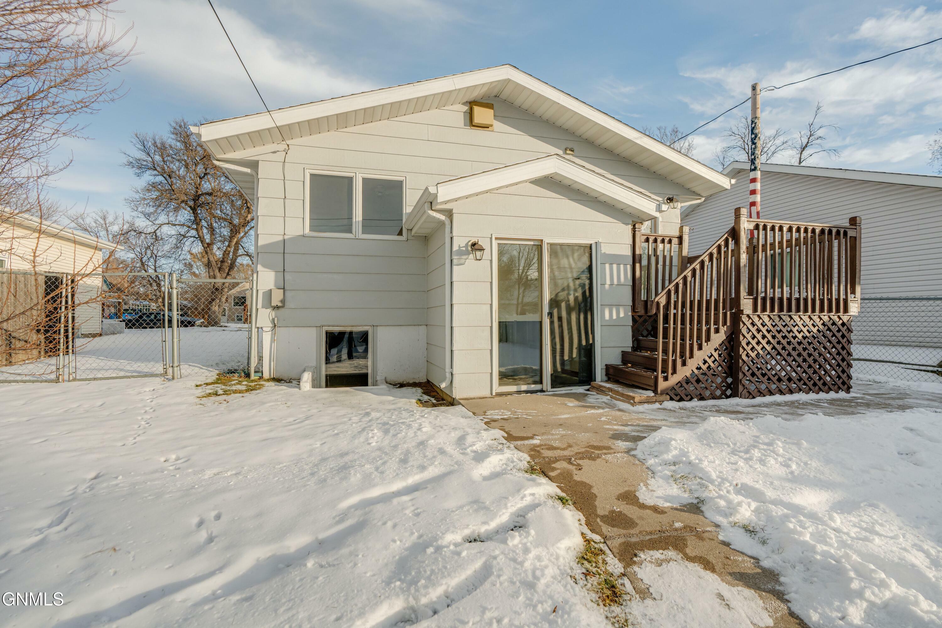 Property Photo:  914 13th Street  ND 58501 