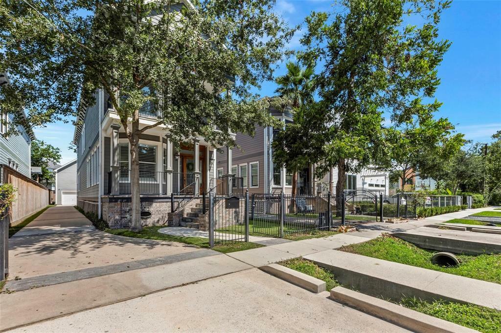 Property Photo:  1905 W 14th Street B  TX 77008 