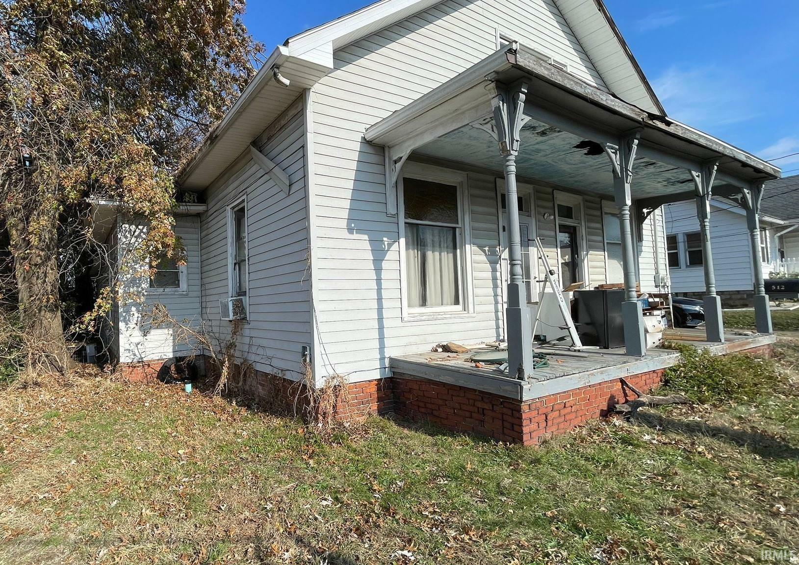 Property Photo:  512 E Locust Street  IN 47601-1845 