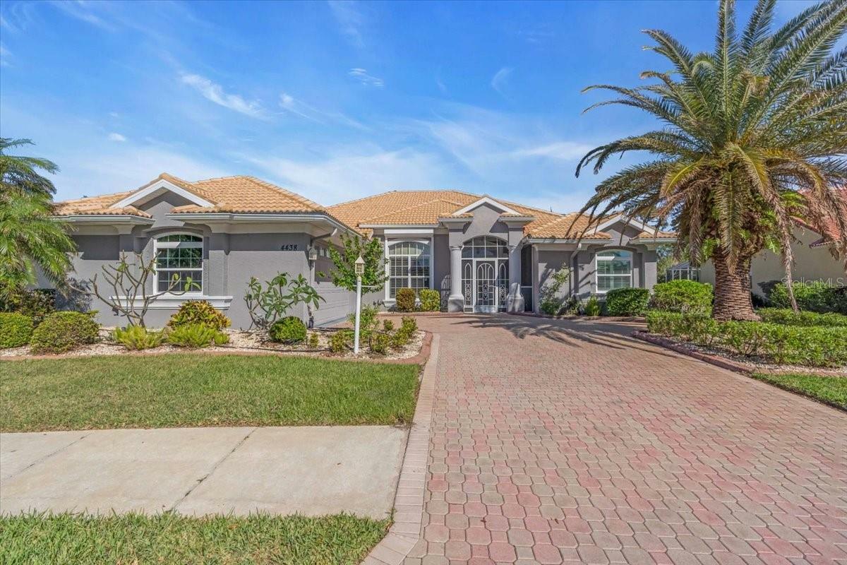 Property Photo: 4438 Via Del Villetti Drive FL 34293