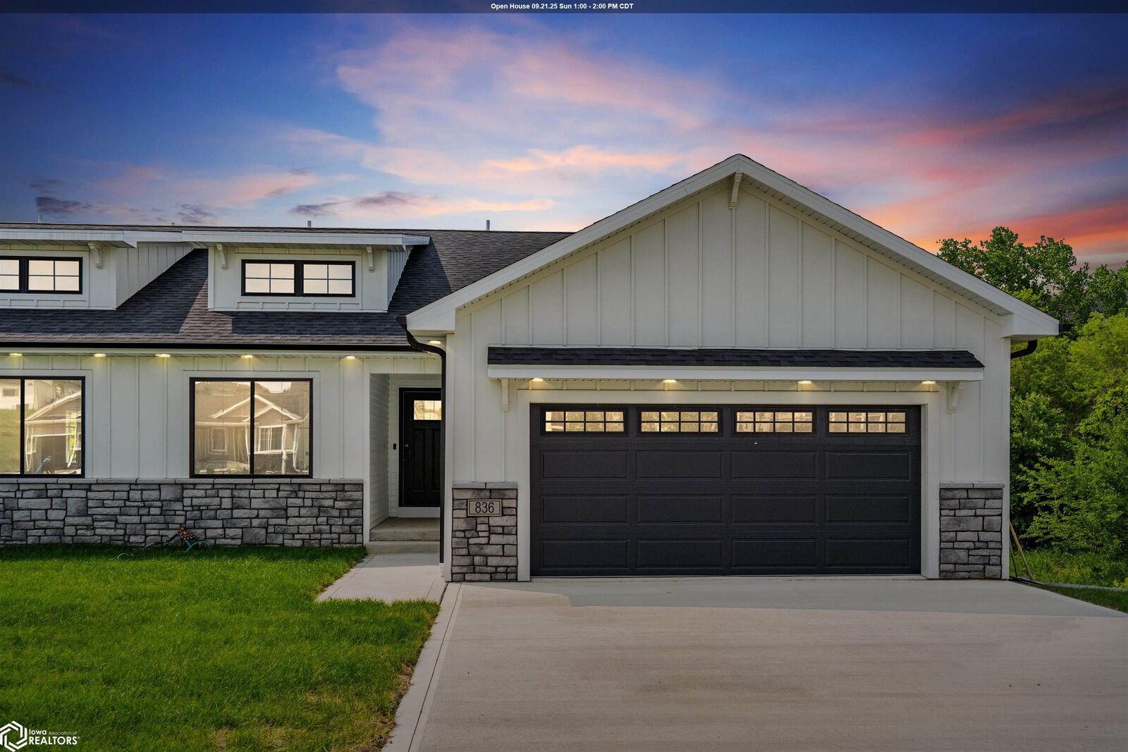 Property Photo:  836 W Merle Hibbs Boulevard  IA 50158 