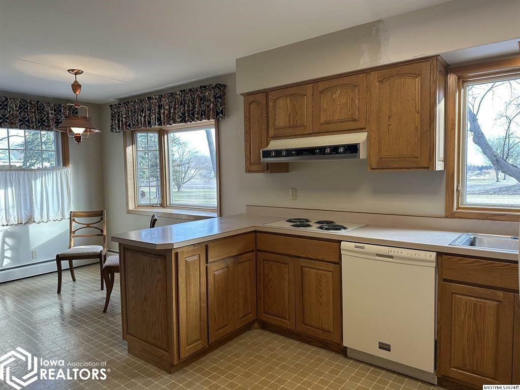 Property Photo:  204 N Oak Street  IA 50450 