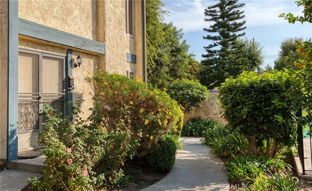 Property Photo:  16739 Vanowen Street C  CA 91406 