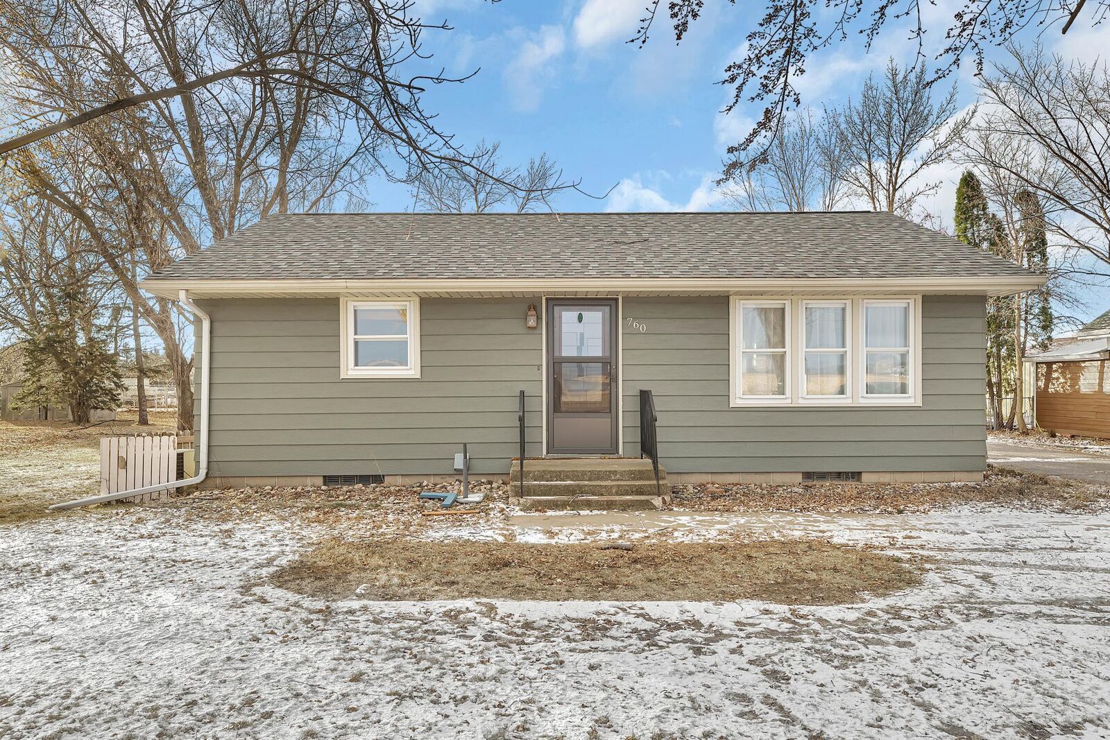 Property Photo: 760 Hazel Avenue E MN 55353