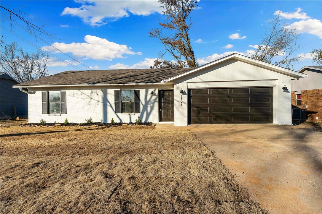 Property Photo:  1126 S 26th Street  AR 72758 