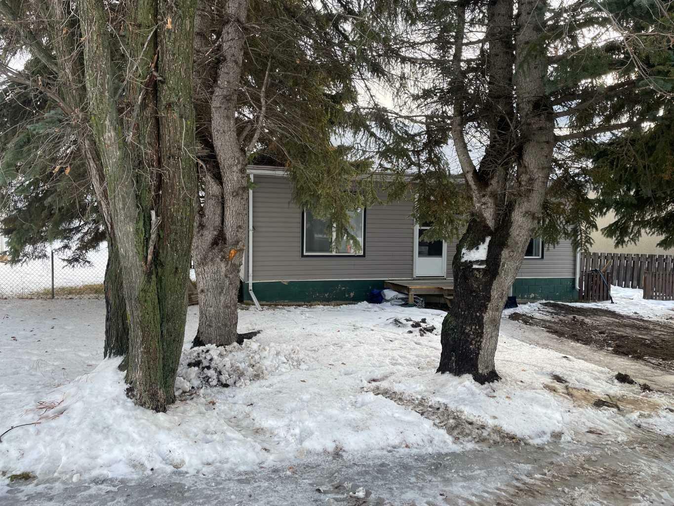 Property Photo:  5021 10 Avenue  AB T7E 1E7 