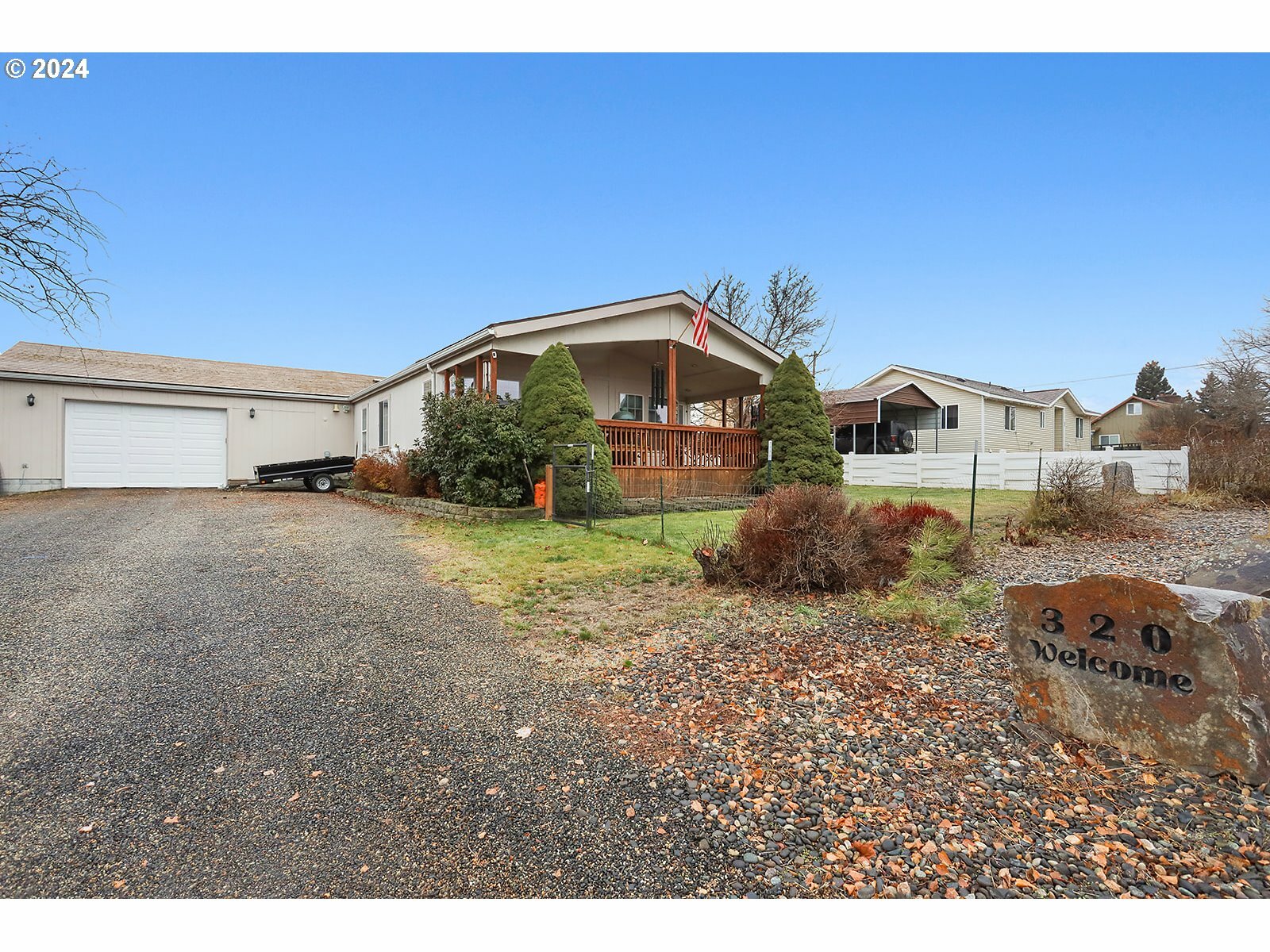 Property Photo:  320 W Nesbitt St  WA 98620 