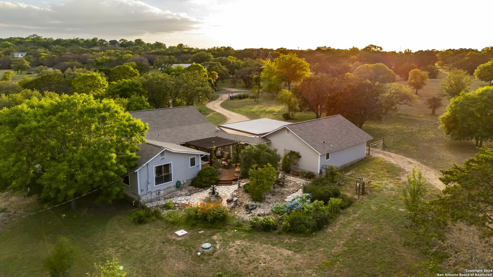 Property Photo:  317 Burney Ln  TX 78028 