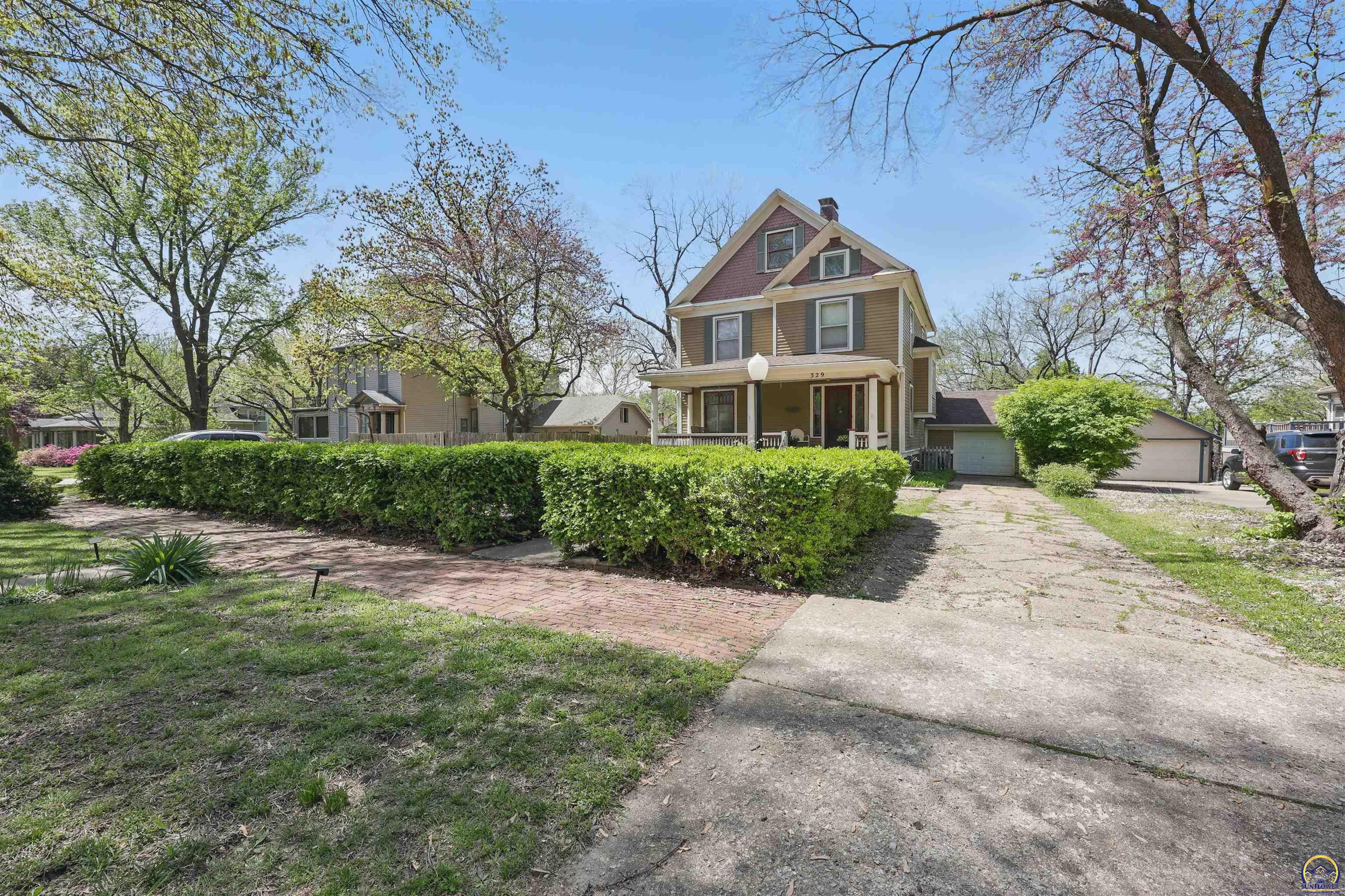 Property Photo: 329 SW Woodlawn Ave KS 66606