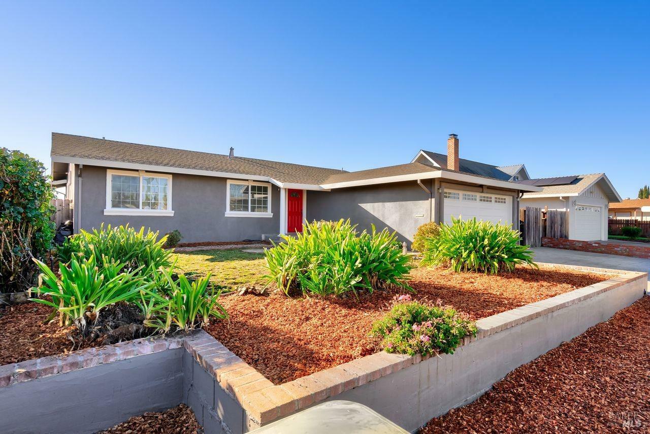 Property Photo:  213 Larkspur Lane  CA 94533 