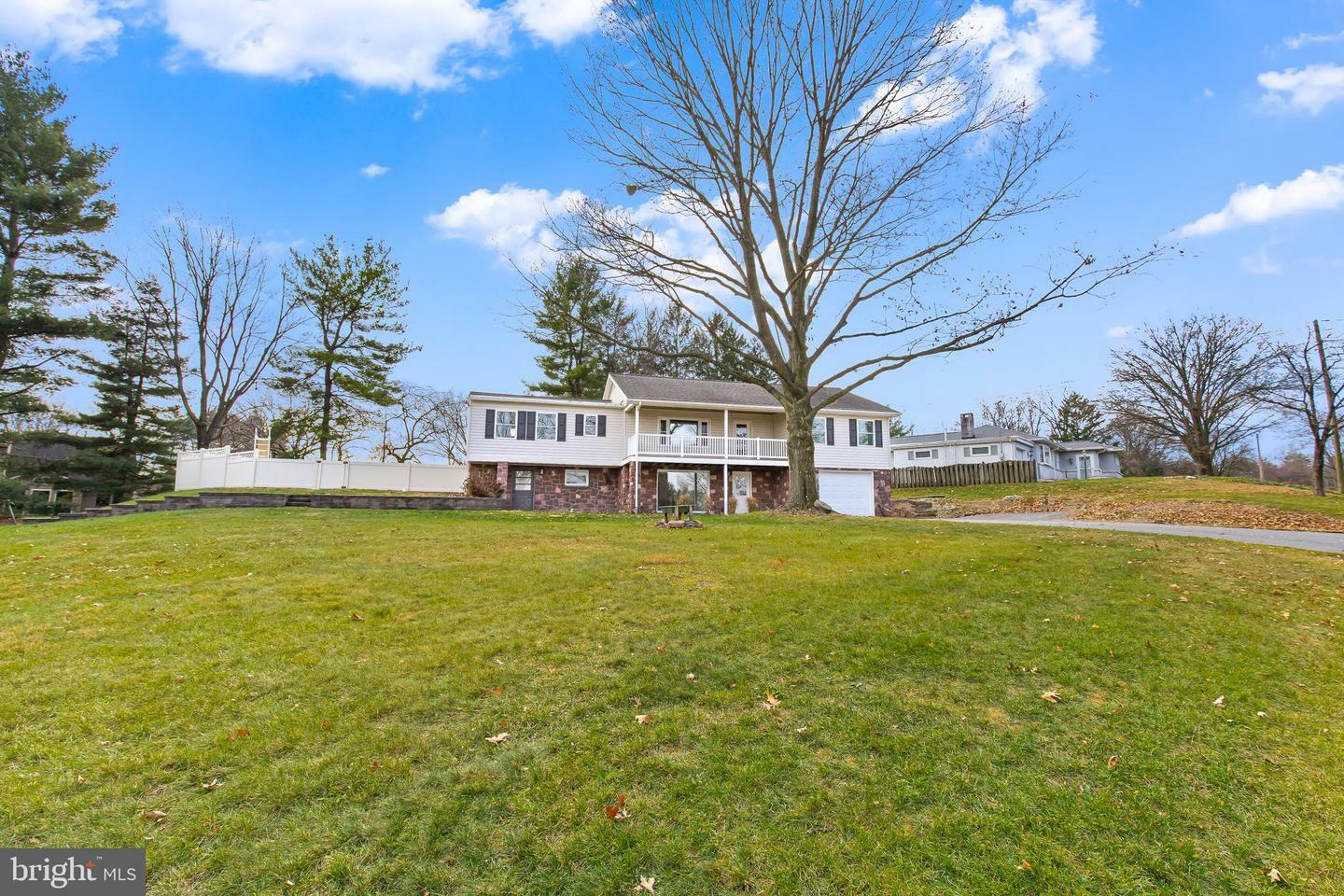 Property Photo:  425 Kendig Drive  PA 17545 