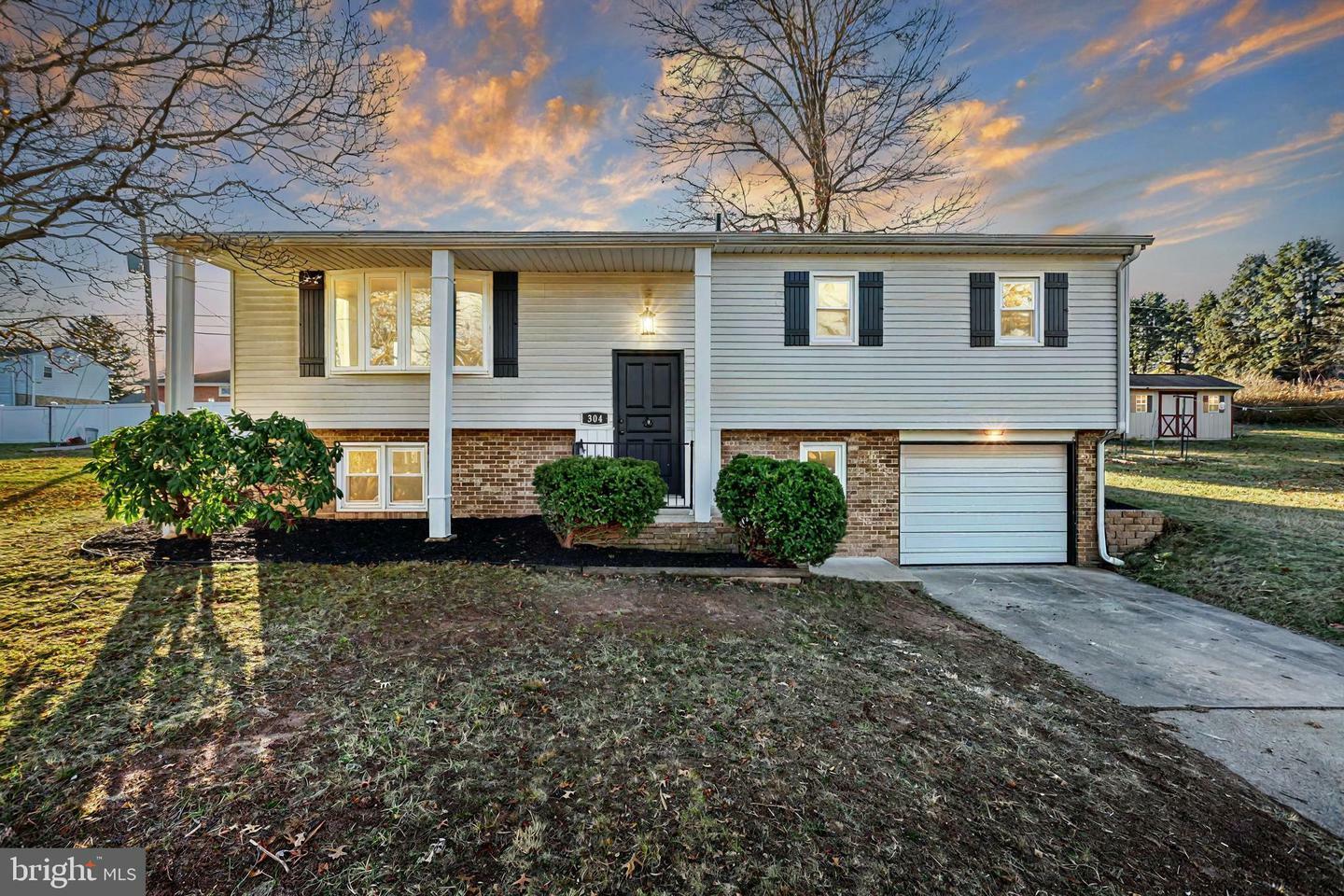 Property Photo:  304 Sunset Drive  PA 17070 