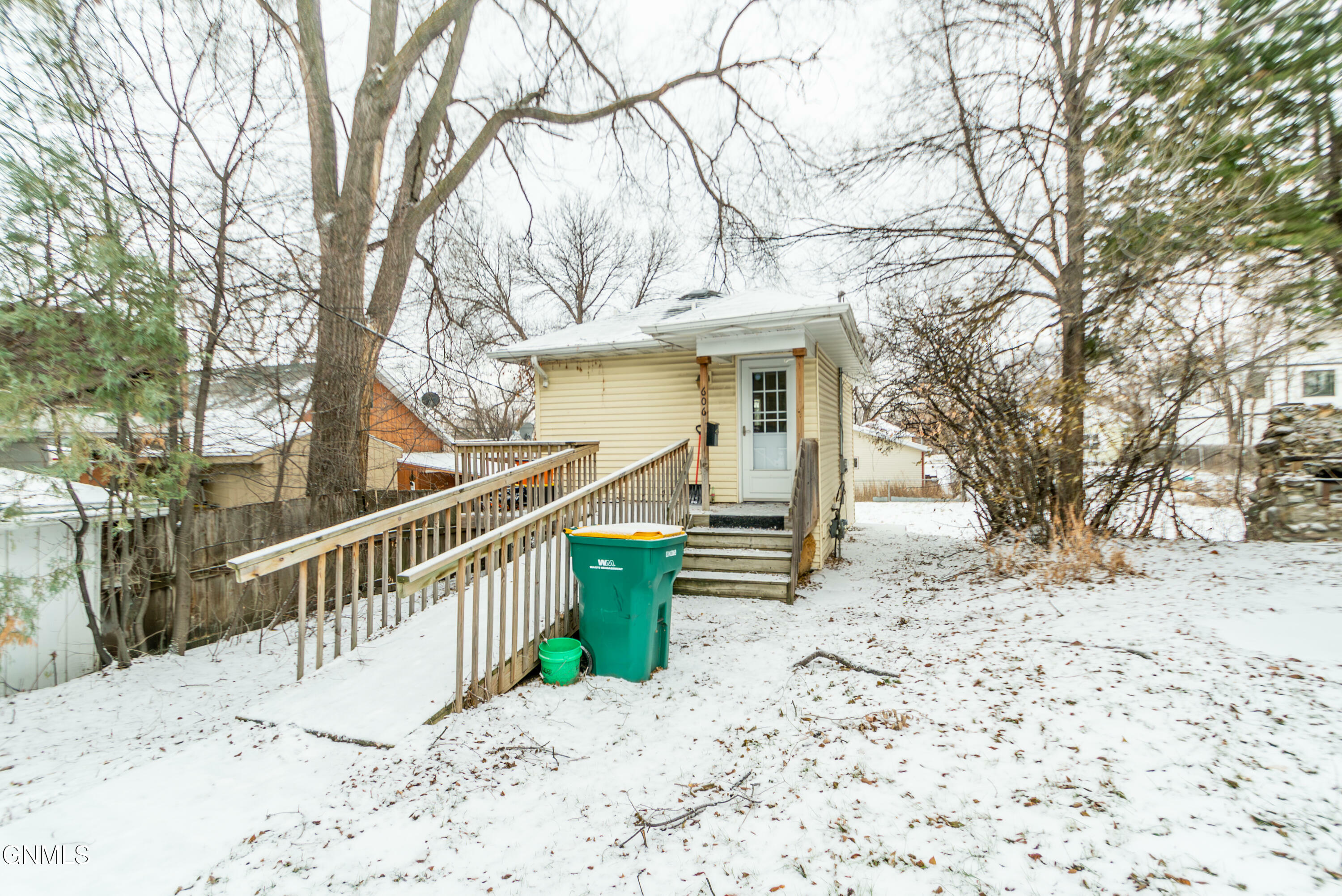 Property Photo:  606 N 11th Street  ND 58501 