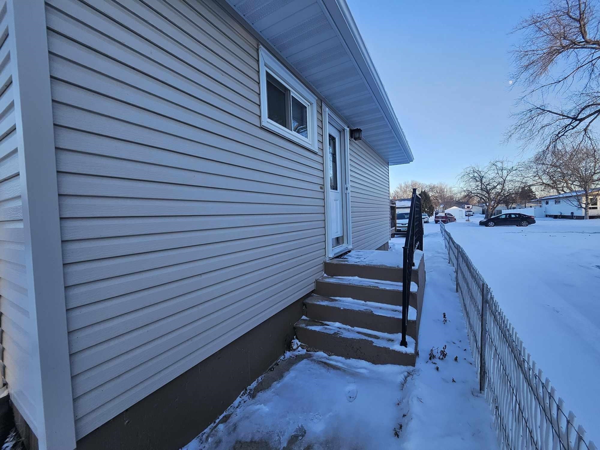 Property Photo:  17 21st St NW  ND 58703 