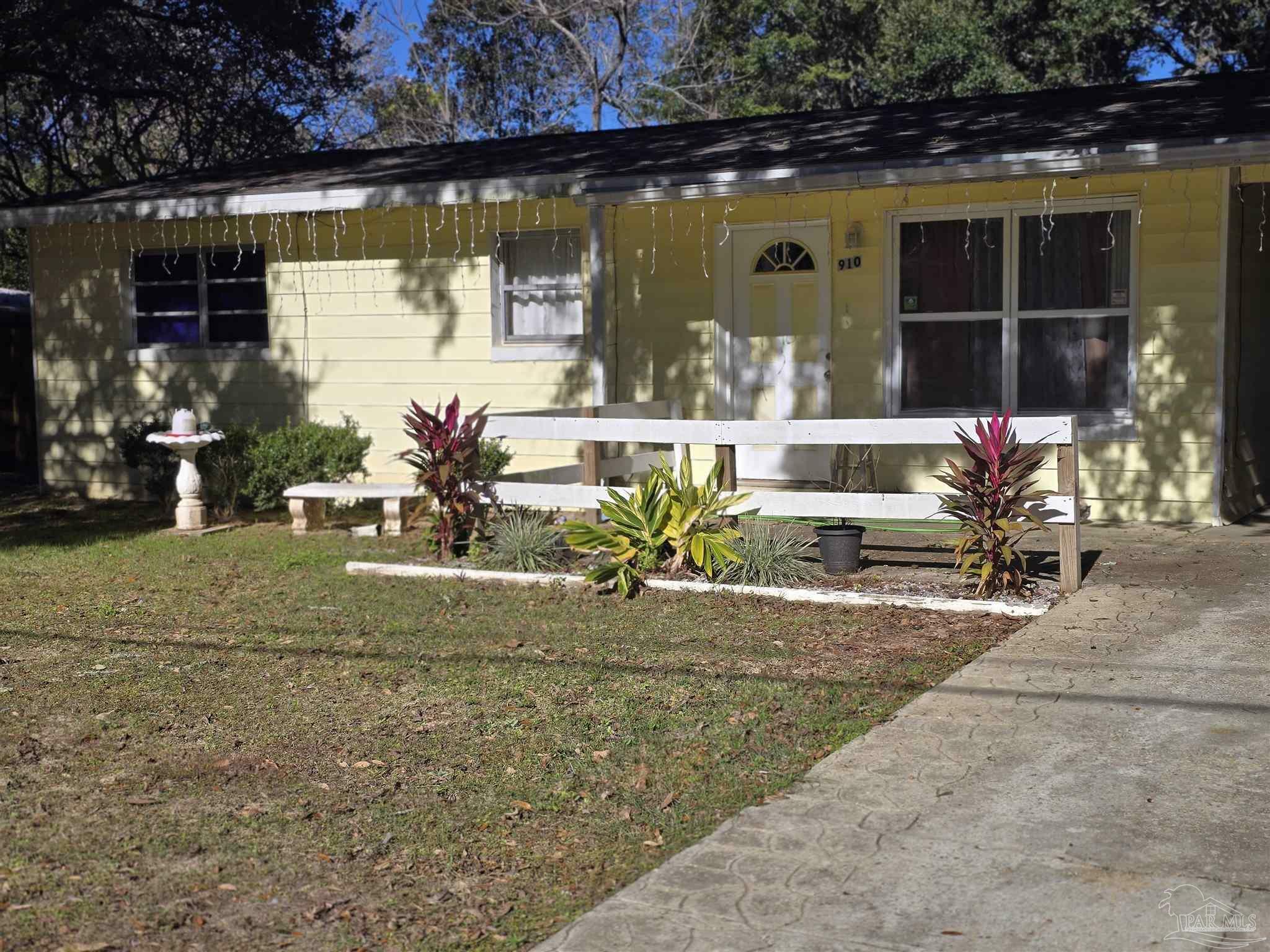 Property Photo:  910 Rock Creek Ave  FL 32505 