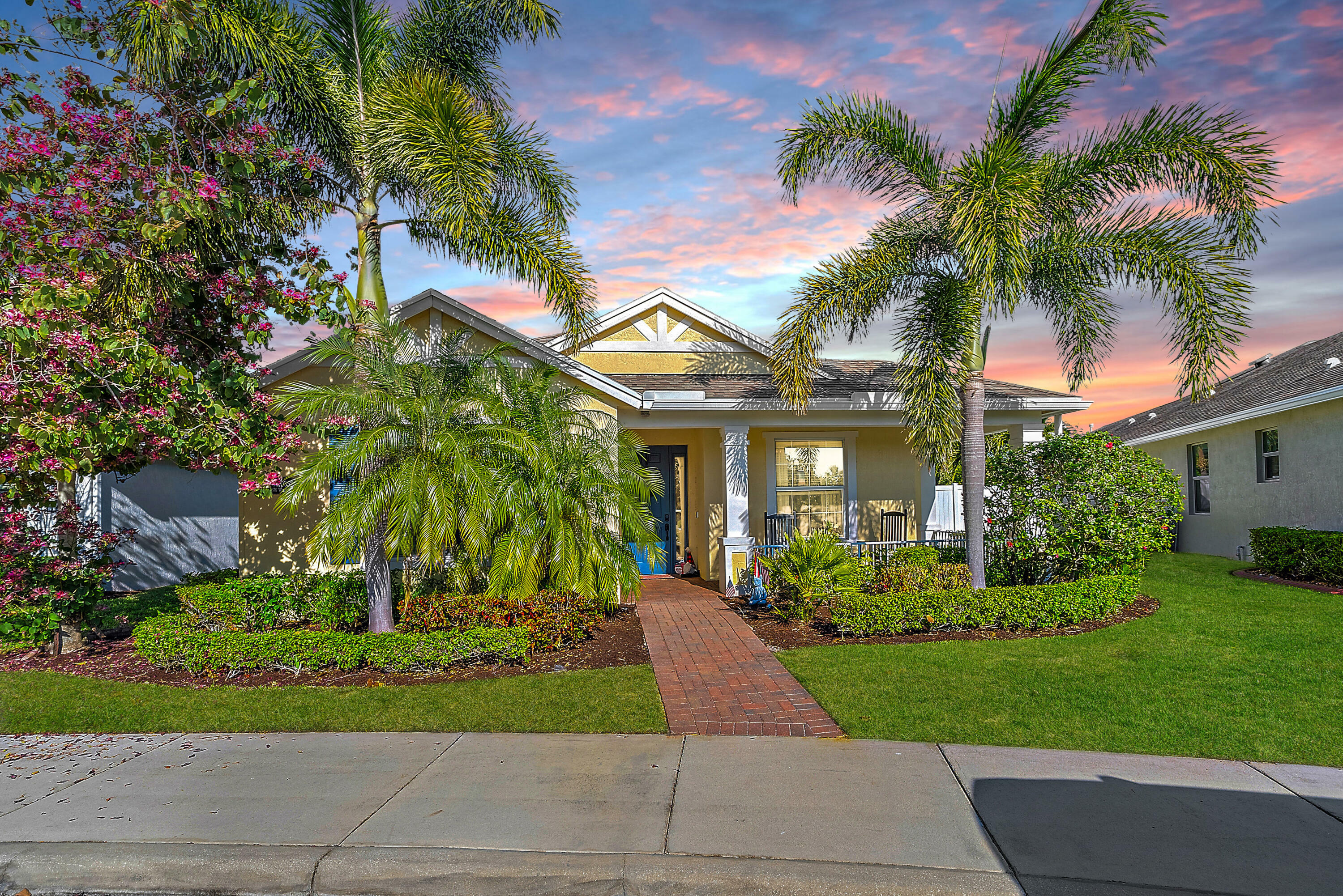 Property Photo: 10352 SW Westlawn Boulevard FL 34987