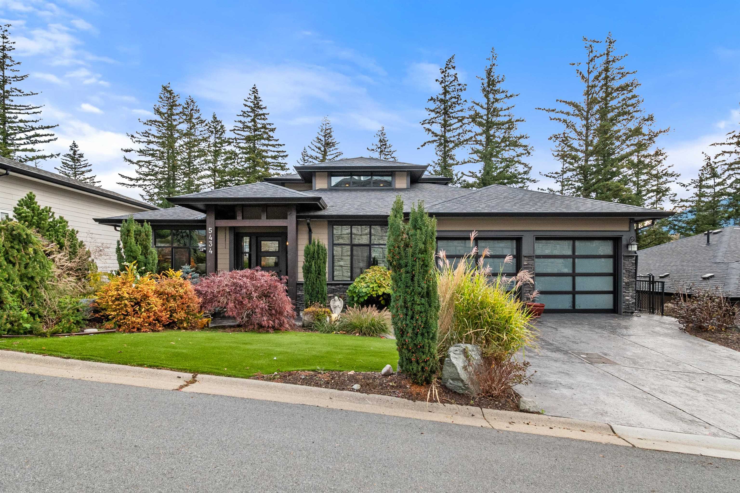 Photo de la propriété:  5434 Abbey Crescent  BC V2R 0J6 