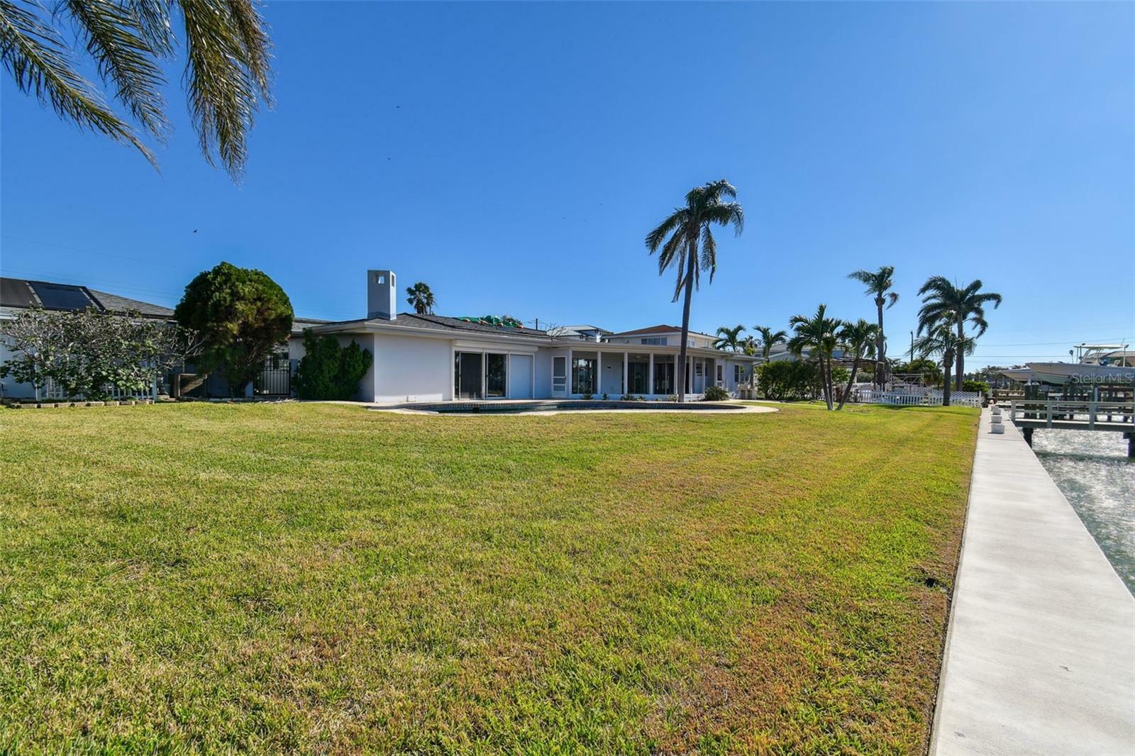 Property Photo:  568 Johns Pass Avenue  FL 33708 