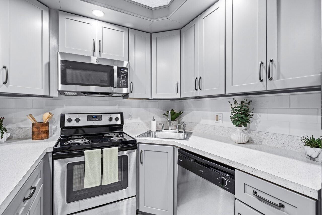 Property Photo: 13750 Oneida Drive B1 FL 33446