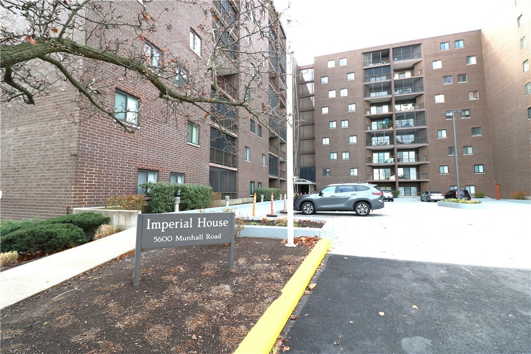 Property Photo: 5600 Munhall Rd 210 PA 15217