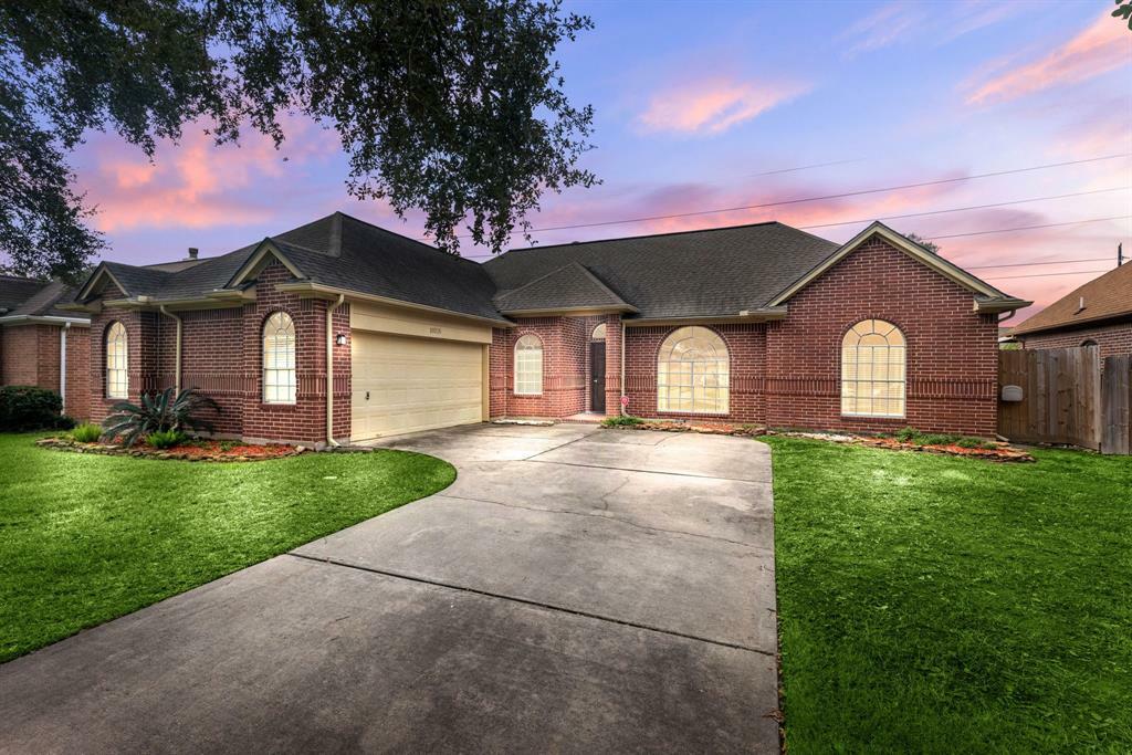 Property Photo:  10215 Hedge Way Drive  TX 77065 