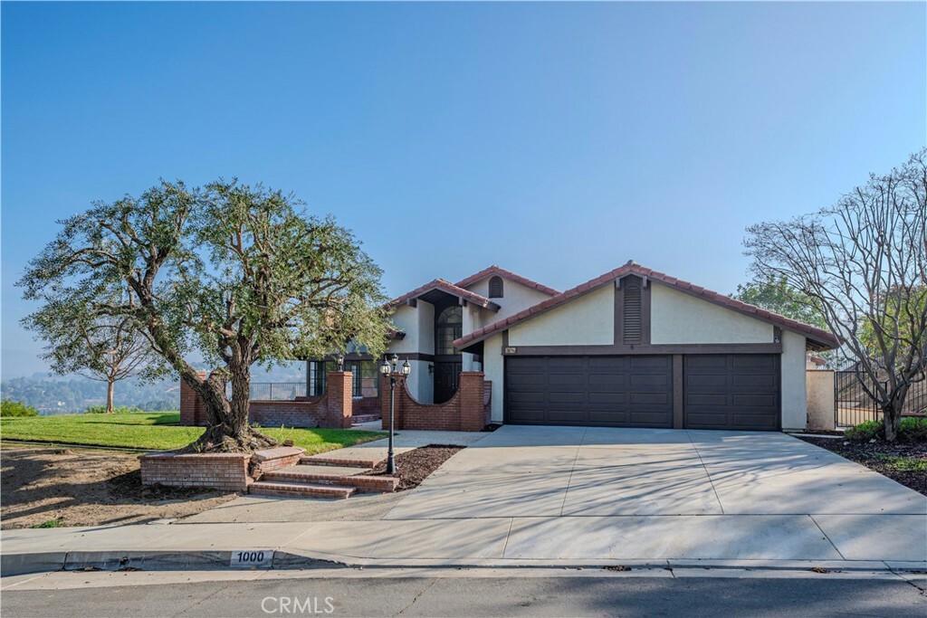 Property Photo:  1000 S Easthills Drive  CA 91791 